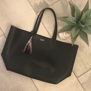 🔥 CCO SUPER SALE! 😍NWOT Victoria’s Secret bag